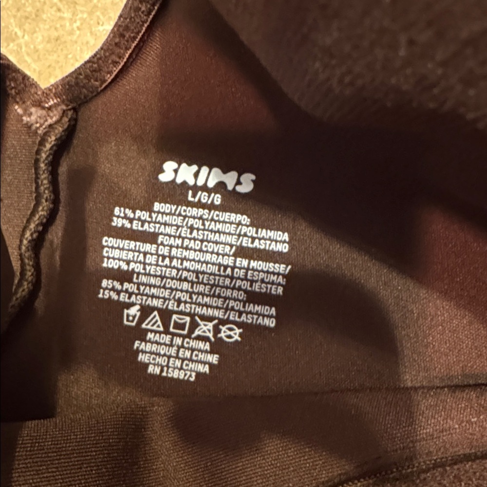 Skims body underwire mid thigh bodysuit 
One large cocoa - Picture 3 of 4